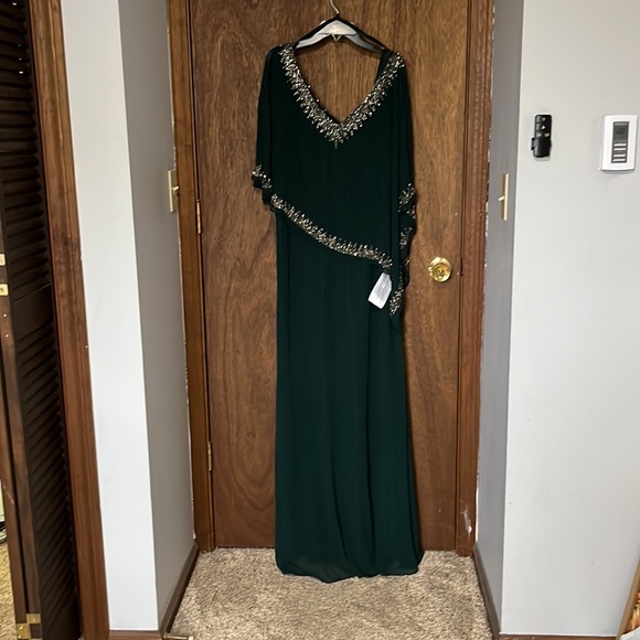 Mother of the Bride/Groom Dress - Picture 2 of 7